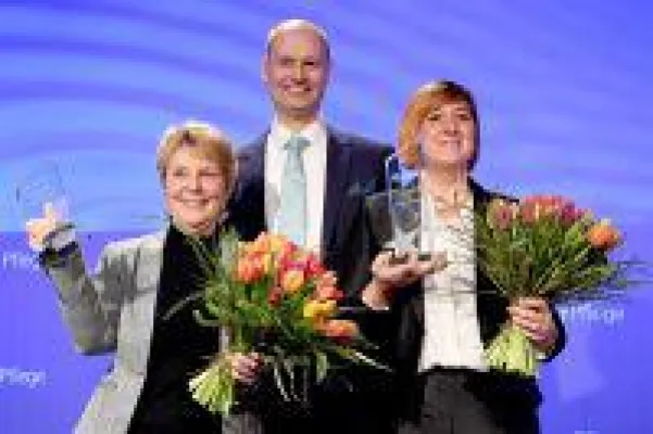 Bild: ZEQ gratuliert Andrea Albrecht zur Auszeichnung "Pflegemanager des Jahres"
