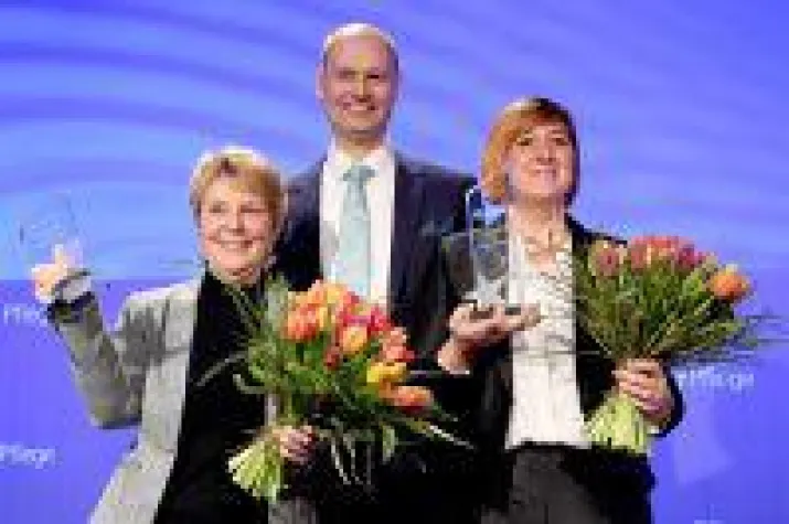 Bild: ZEQ gratuliert Andrea Albrecht zur Auszeichnung "Pflegemanager des Jahres"
