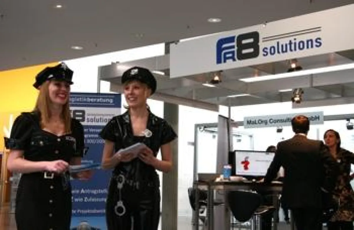 Politessen verteilen Verwarnungen