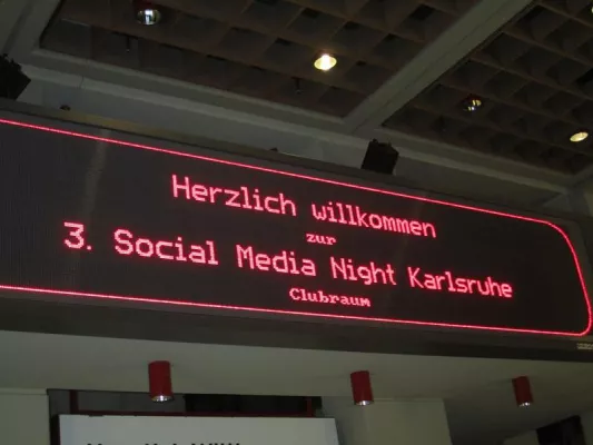 Bild: Statt ins Schwimmbad gehen die Karlsruher zur Social Media Night