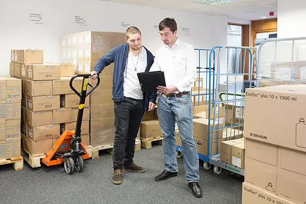 Bild: Als Wirtschaftsingenieur Technischer Vertrieb zum Bindeglied zwischen Unternehmen und Kunden