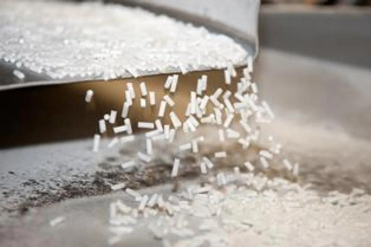 Kompaktierung (Verdichten) von Additiven. Bildquelle: Polytechs