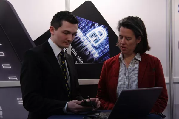 Bild: CeBIT 2013: Staatssekretärin Zieschang informierte sich über IT-Security "Made in Sachsen-Anhalt"
