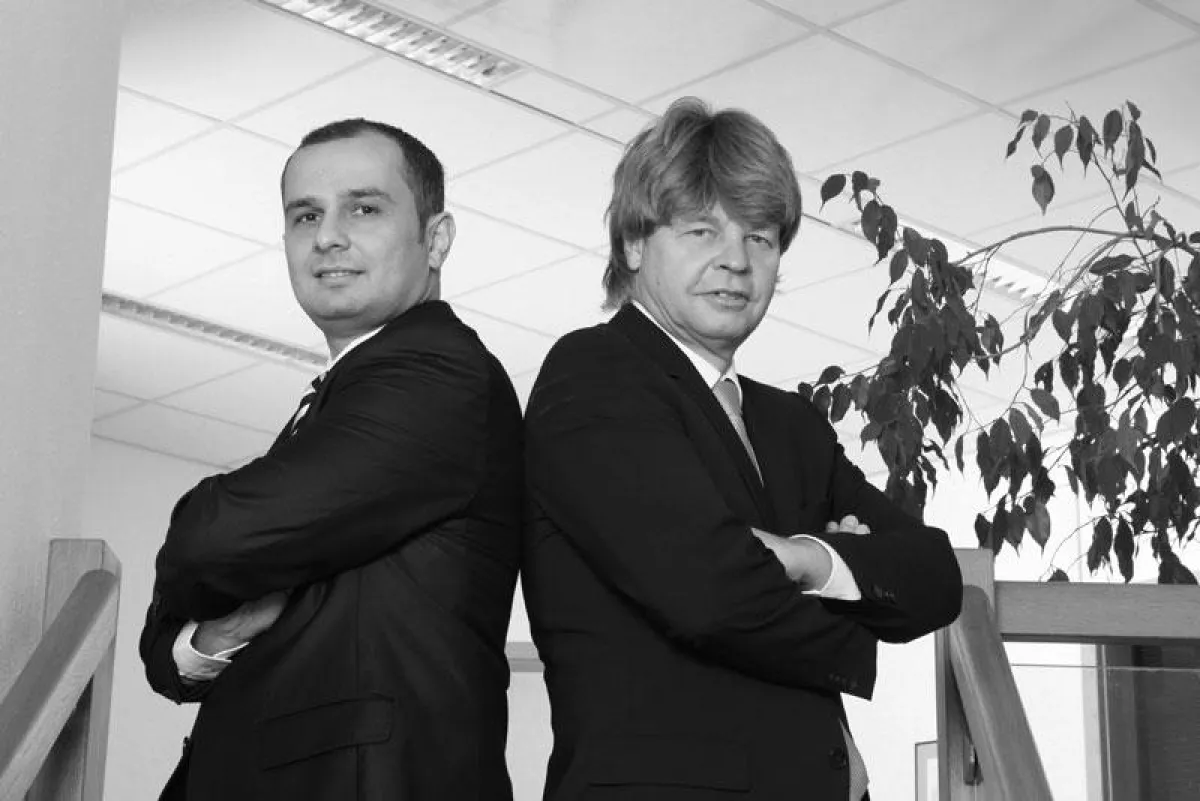 Hans-Jörg Wildhagen, Geschäftsführer der COGLAS GmbH und Hakan Gökce