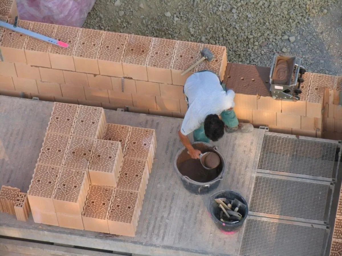 Der Baustoff Ziegel ist in jeder Beziehung wirtschaftlich, von der Herstellung über die Verarbeitung bis hin zum Recycling ? und das bei gleich bleibend höchster Qualität. Bild: tdx/Mein Ziegelhaus