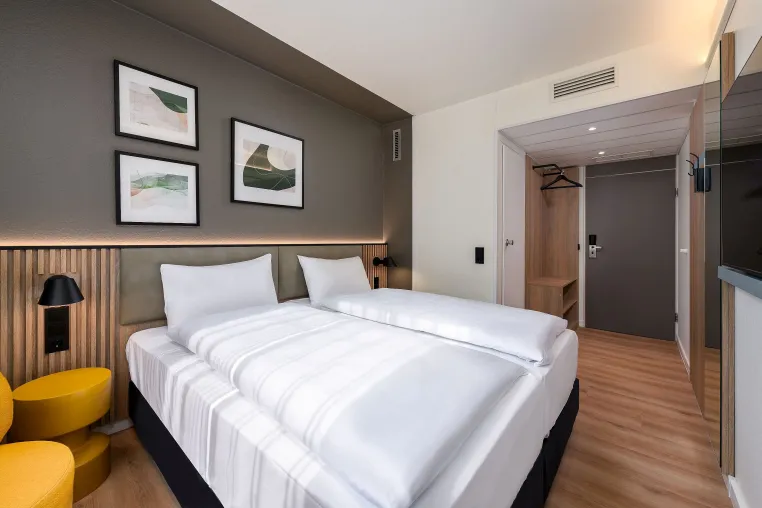 Bild: Frischer Look, neuer Hoteldirektor:  ibis Paderborn City startet nach Komplettmodernisierung neu durch