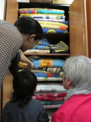 Decken schenken Flüchtlingskindern Geborgenheit - Mini Decki Schwabach übergibt erstmals Decken Bild: Decken schenken Flüchtlingskindern Geborgenheit - Mini Decki Schwabach übergibt erstmals Decken