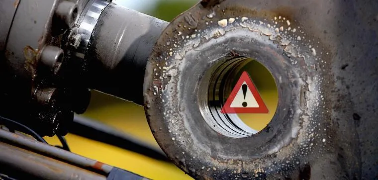 Bild: Sichere Bolzen Reparatur für Arbeitsbühnen, Hubarbeitsbühnen und Teleskop Bühnen mit dem Expander ® System