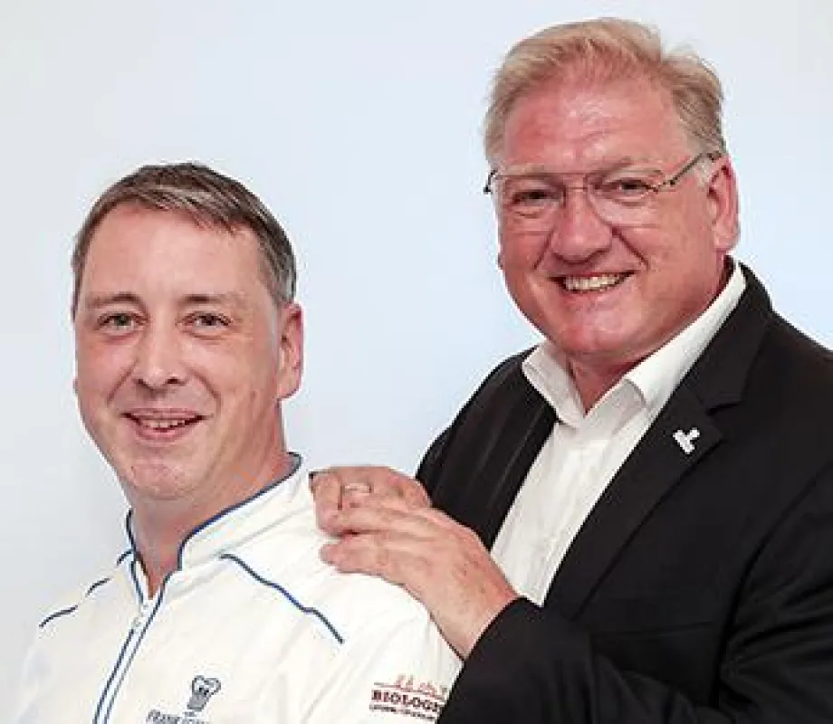 Mit Markus Dworaczek (l.) hat Frank Schwarz einen engagierten Küchenchef verpflichtet.