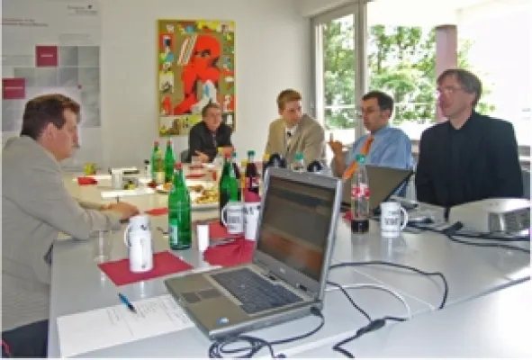 Wissensmanagement - Die wissenschaftliche Theorie mit der Unternehmenspraxis verbinden Bild: Wissensmanagement - Die wissenschaftliche Theorie mit der Unternehmenspraxis verbinden