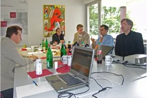 Wissensmanagement - Die wissenschaftliche Theorie mit der Unternehmenspraxis verbinden Bild: Wissensmanagement - Die wissenschaftliche Theorie mit der Unternehmenspraxis verbinden