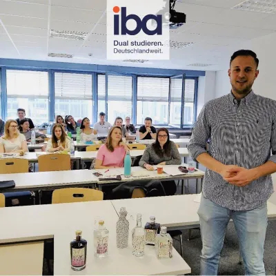 Bild: Theorie meets Praxis | BWL-Studierende der iba in Darmstadt lernen ‚Unternehmensgründung‘ von Upstairs Gin