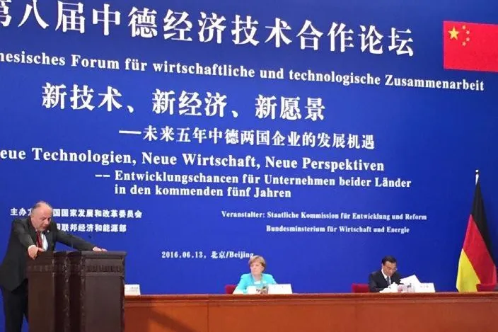 Bild: Wolfgang Frey auf dem Deutsch-Chinesischen Forum mit Angela Merkel und Li Keqiang
