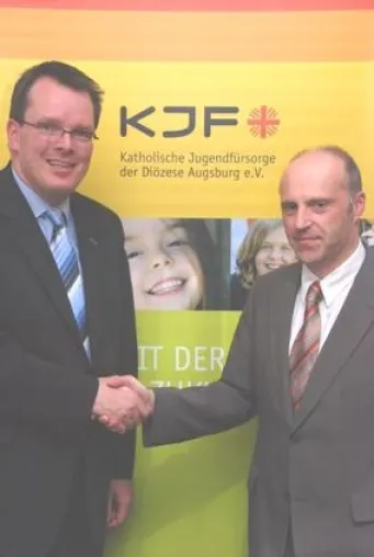 Bild: Katholische Jugendfürsorge Augsburg arbeitet künftig mit life.CURE® von All for One