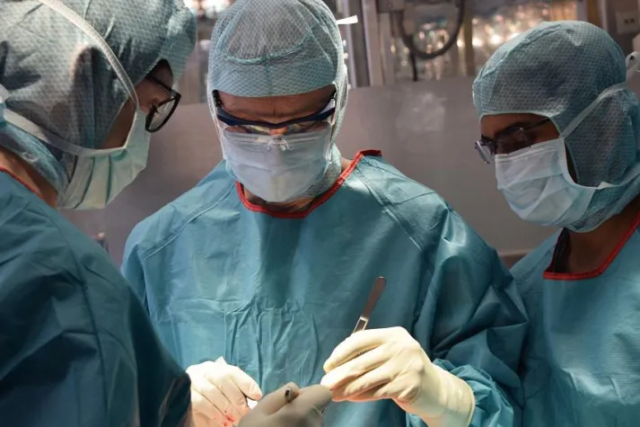 Bild: Asklepios Orthopädische Klinik Lindenlohe: Knie-Revision mit neuartigem Simulations-Instrumentarium