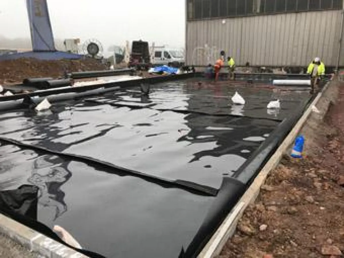 Das ABG-Basis-System II dichtet einen Waschplatz für Straßenbaumaschinen ab