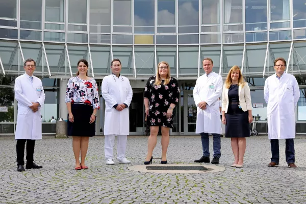 Bild: Bürgertelefon des Bayerischen Krebsforschungszentrums geht auch am UKR an den Start