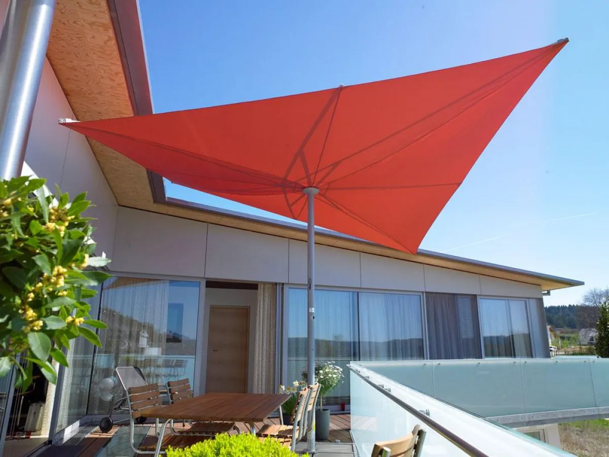 Sonnenschirme werden immer stärker zu Hinguckern. Foto: Bikatec / Immowelt.de