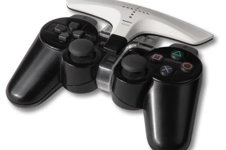 Splitfish motionFX Gyro-Adapter für PS2-Pads Bild: Splitfish motionFX Gyro-Adapter für PS2-Pads