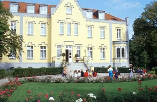 Jugendliche stärken Familien - das Familien-Gutshaus Wendorf startet Bild: Jugendliche stärken Familien - das Familien-Gutshaus Wendorf startet