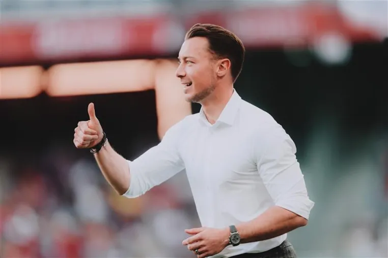 Fußballtrainer Matthias Jaissle wird neuer Markenbotschafter von MITOcare Bild: Fußballtrainer Matthias Jaissle wird neuer Markenbotschafter von MITOcare