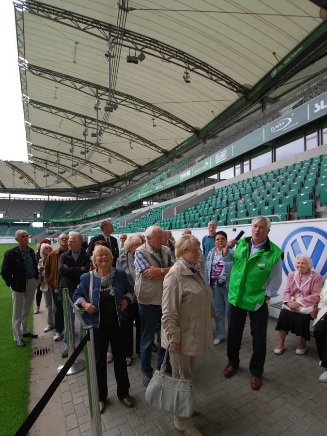 40 Jahre bei VWI - Die Mieter bekamen eine exklusive Führung in der Volkswagen Arena