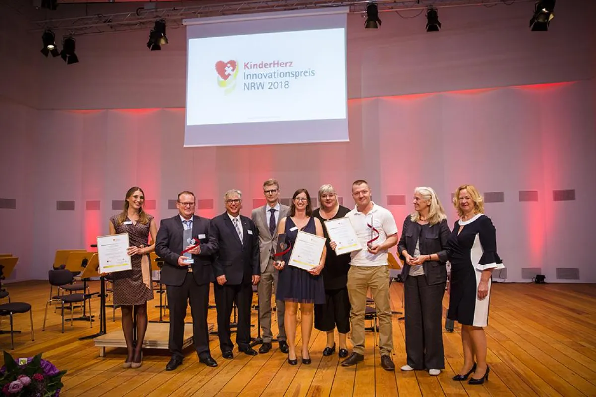 Gewinner des KinderHerz-Innovationspreis NRW 2018 mit Isabel Pfeiffer-Poensgen und Sylvia Paul (l.)