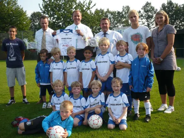 Minibulls des Willinghusener SC mit neuem Sponsor Bild: Minibulls des Willinghusener SC mit neuem Sponsor