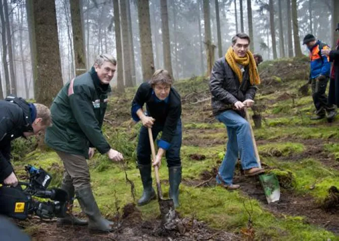 Pflanzungen in Hahnheide im Rahmen der Isover Umweltschutzkampagne "Bäume für Deutschland" Bild: Pflanzungen in Hahnheide im Rahmen der Isover Umweltschutzkampagne "Bäume für Deutschland"
