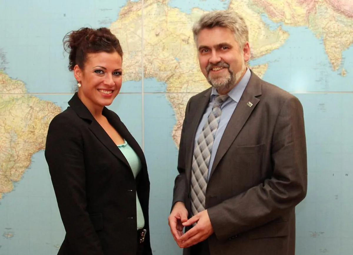 Evelyn Edler, Landtagskandidatin im Wahlkreis 16 (Wernigerode, Oberharz, Harzgerode), und Rektor Prof. Dr. Armin Willingmann.