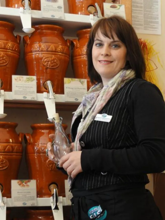 Petra Polmans in ihrem VOM FASS Geschäft