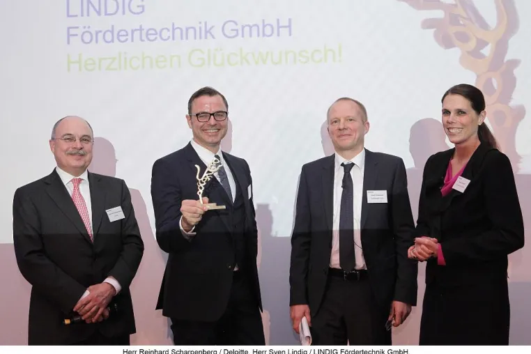 Bild: Deloitte zeichnet die LINDIG Fördertechnik GmbH mit dem „Axia-Award“ für herausragende Leistungen aus.