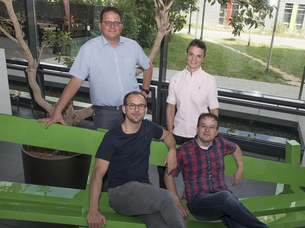 Die Arbeitsgruppe Hurlemann (v.l.n.r.): Prof. Dr. René Hurlemann, Dr. Holger Gerhardt, Nina Marsh und Dr. Dirk Scheele. (Foto: Rolf Müller/UKBONN)
