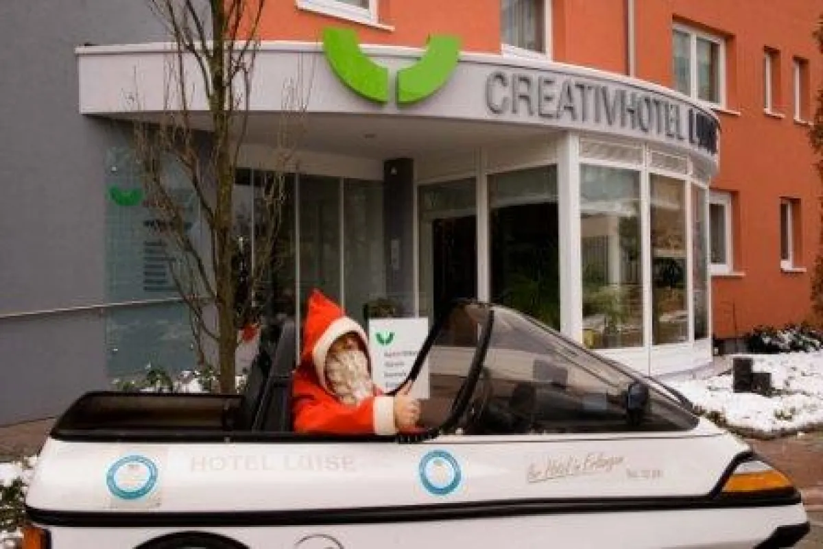 Im Creativhotel Luise kommt auch der Nikolaus mit dem Solarmobil