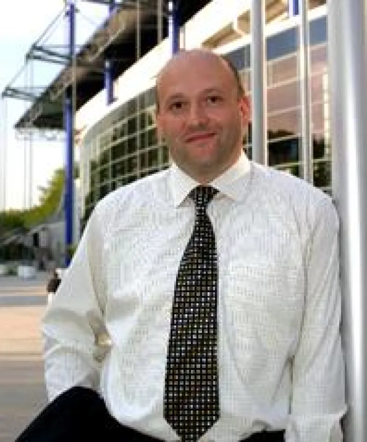 Rechtsanwalt Dr. Thomas Steeger betreut und berät Profisportler in Karrierefragen. (Foto: Rolf Köppen)