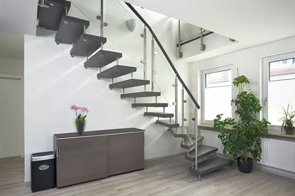 Bild: Prüfzeichen bürgen für Sicherheit Hochwertige Design-Treppen erfüllen relevante Sicherheits-Standards