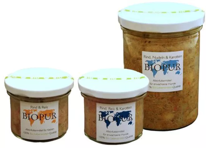 Bild: Bio-Hundefutter im Glas und Bio-Katzenfutter im Glas.