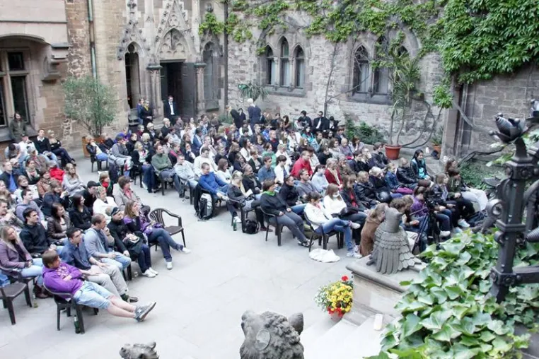 „Kulturschock“ der Hochschule Harz begeisterte mit phantasievollem Programm auf Schloß Wernigerode® Bild: „Kulturschock“ der Hochschule Harz begeisterte mit phantasievollem Programm auf Schloß Wernigerode®