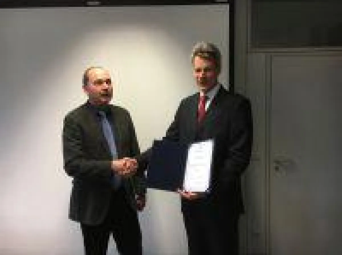 Überreichung der Bestellungsurkunde von Herrn Rektor Prof. Dr. Reckenfelderbäumer an Herrn WP, StB Prof. Dr. Spettenhuber