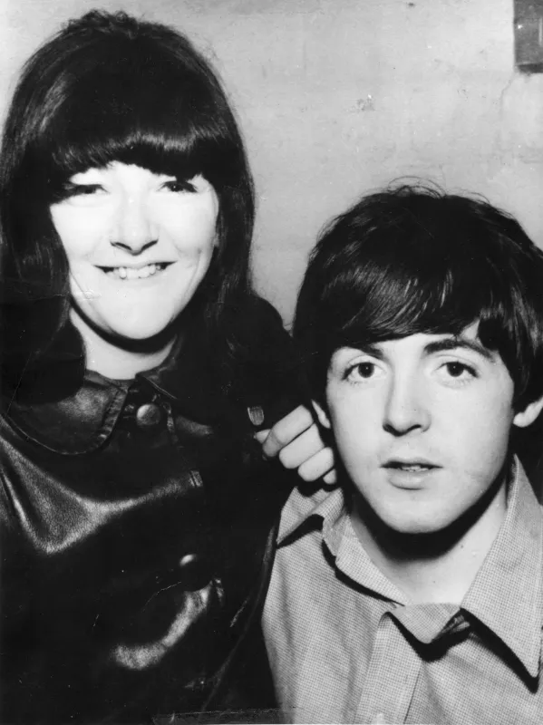 Freda Kelly mit Paul McCartney (© Freda Kelly)