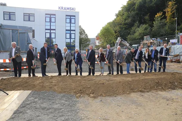 Bild: Spatenstich auf der Wilferdinger Höhe – KRAMSKI investiert rund 7 Millionen Euro in neuen Werkzeugbau