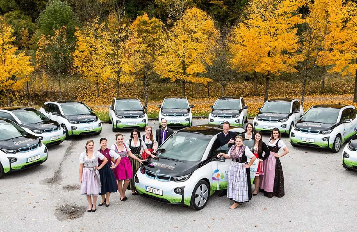 Dr. Dr. Stephan Wagner mit seinem Team