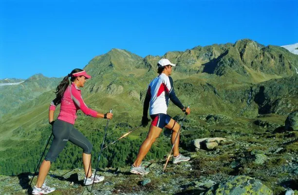 Bild: Alpine Fitness Südtirol - Eröffnung des Nordic Walking Park im Südtiroler Ultental / Deutschnonsberg