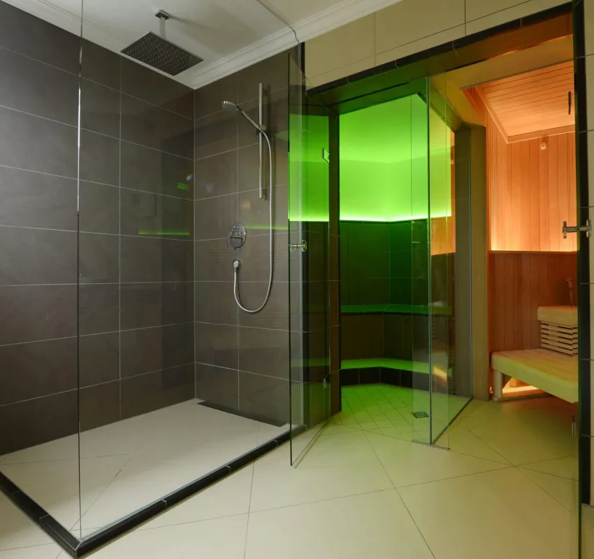 Privates Dampfbad Zuhause gebaut mit Sauna und Dusche