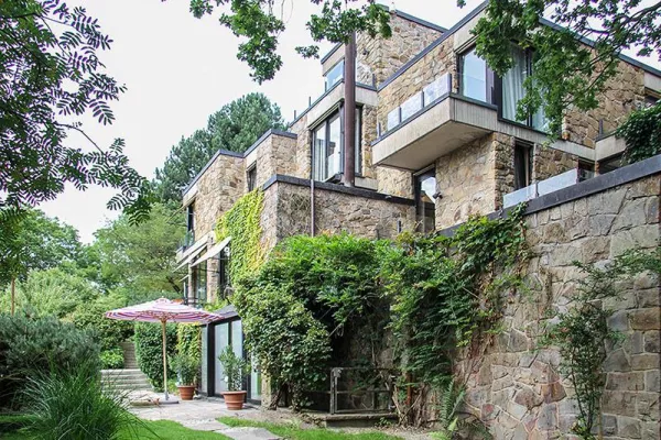 Bild: Witten - Schwarze Immobilien hat „Falling Waters“ verkauft