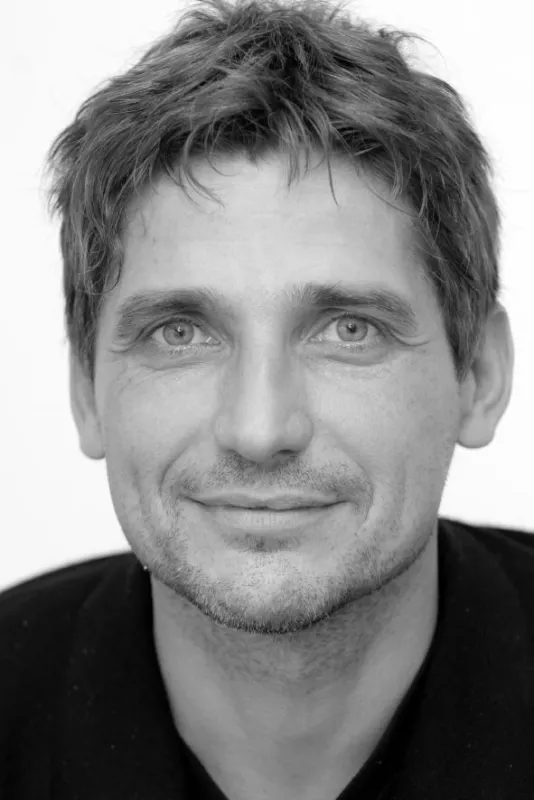 Christian Bleher ist Autor, freier Journalist und Dozent in der Weiterbildung von Journalisten