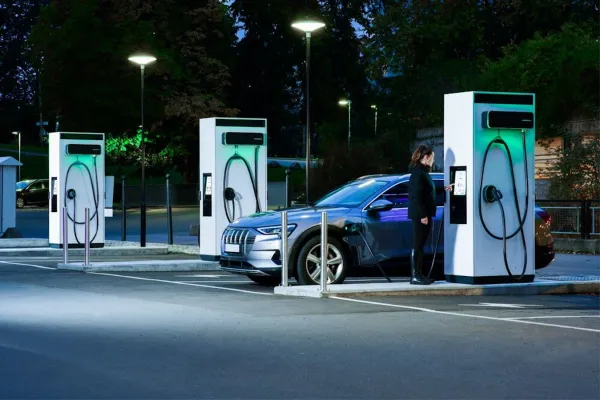 Bild: Hymes Energy und EVBox verkünden Zusammenarbeit
