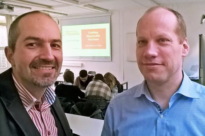 Ethische Führung: Verantwortungsvolle Entscheidungsfindung im internationalen Geschäftskontext Bild: Ethische Führung: Verantwortungsvolle Entscheidungsfindung im internationalen Geschäftskontext