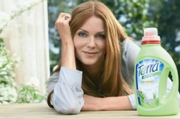 Bild: Esther Schweins wirbt für Terra Activ