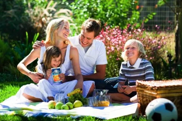 Bild: Ausflüge bei Familien beliebt, aber oft zu teuer - familion.de und Capri-Sonne bieten günstige Freizeittipps